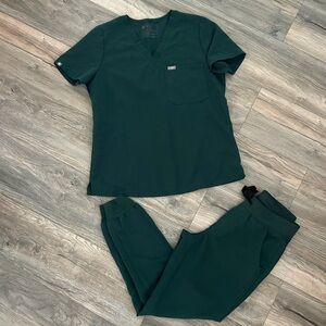 Figs small reg w/ medium top forest dark green scrub set